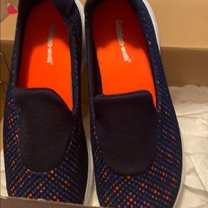 Sketchers cushion walk